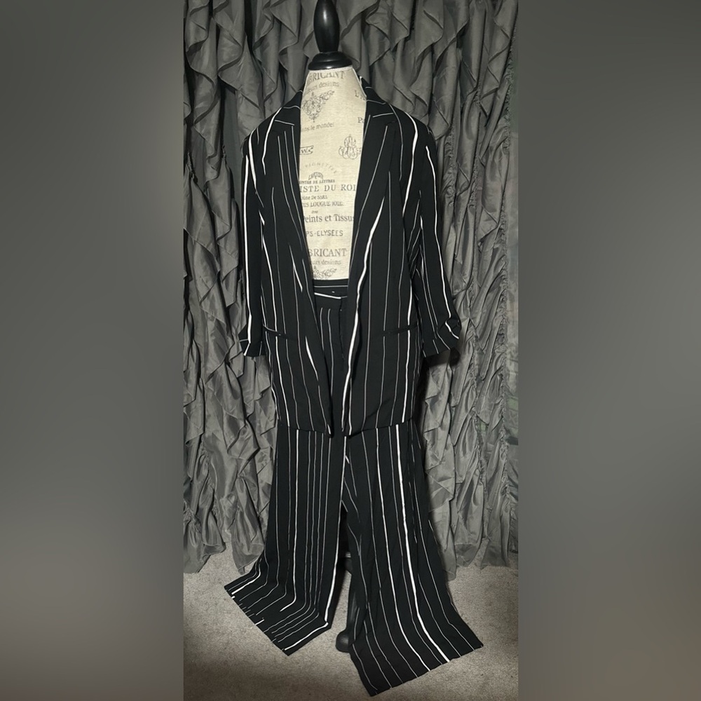 Worthington, size 18, black/white suit